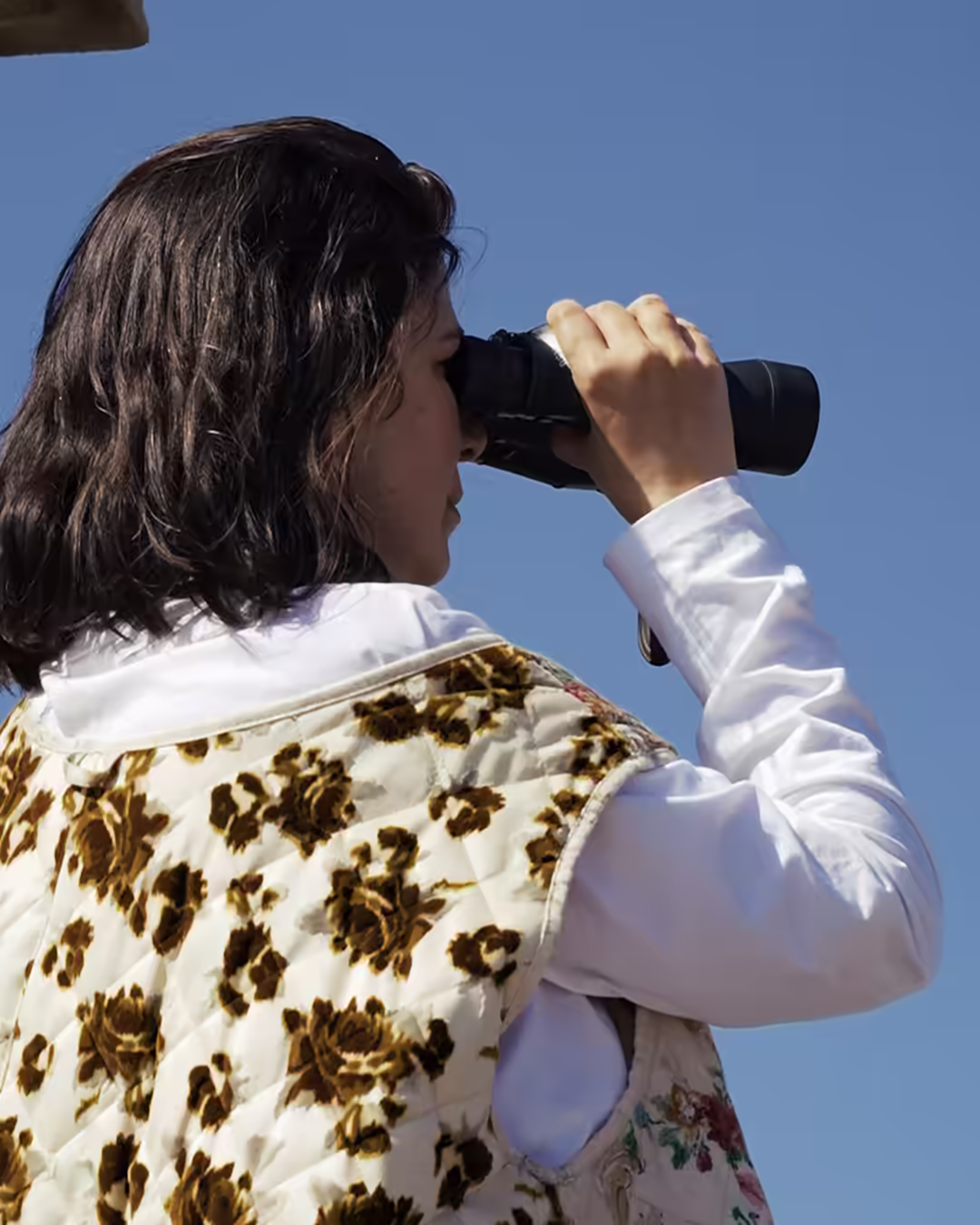 Producción audiovisual de mujer en torre