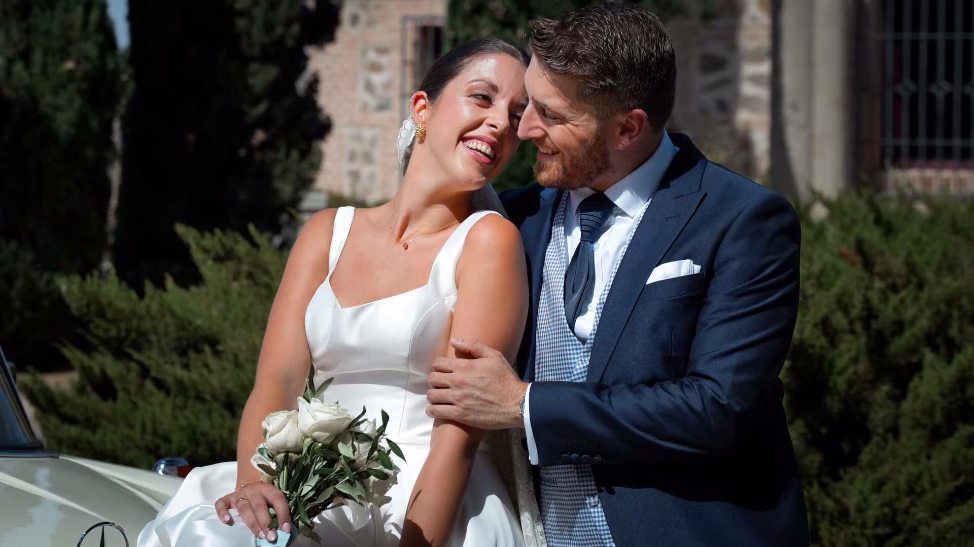 Tráiler de boda documental de CyE en Toledo con coche clásico